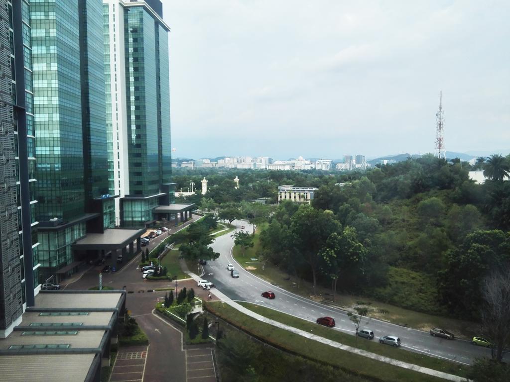 Cyberjaya Soho & Family Suites Exterior photo